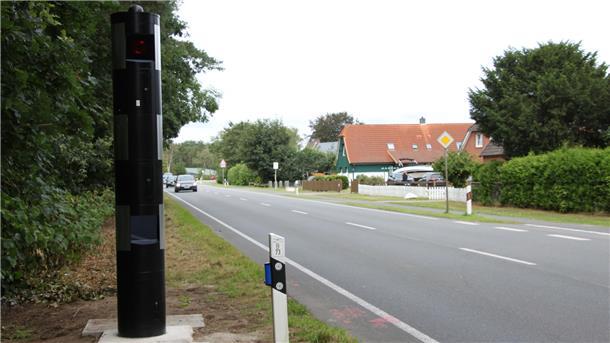 Achtung, hier wird jetzt ständig geblitzt: Neue Temposäule an der B73 Blitzersäule