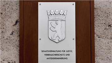 Die Gerichtsvollzieher des Landes Berlin sollen stich- und schusssichere Schutzwesten erhalten. (Symbolbild)
