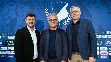 Die Geschäftsführer Markus Schütz (m) und Frank Briel (r) sind nicht mehr für die TSG 1899 Hoffenheim tätig. Ob Andreas Schicker bleibt, ist offen. (Archivbild)