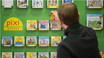 Die Geschichten über Conni sind bei vielen Kindern beliebt. Im Internet kursieren erfundene Geschichten über das Mädchen aus den Büchern.