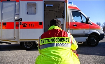 Die Gewalt gegen Einsatz- und Rettungskräfte nimmt zu. Jetzt hat sich der Loxstedter Präventionsrat mit dem Thema beschäftigt. An die 100 Zuhörer kamen.