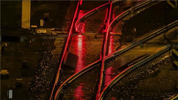 GDL-Streik angelaufen - Rufe nach Schlichtung Die Gewerkschaft Deutscher Lokomotivführer (GDL) hat zu einem weiteren mehrtägigen Streik bei der Deutschen Bahn aufgerufen.