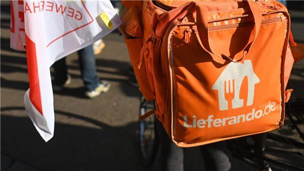 Lieferando baut rund 2.000 Fahrerstellen ab Die Gewerkschaft NGG kämpt seit Jahren für einen Tarifvertrag und einen Mindestlohn bei Lieferando.(Archivbild)