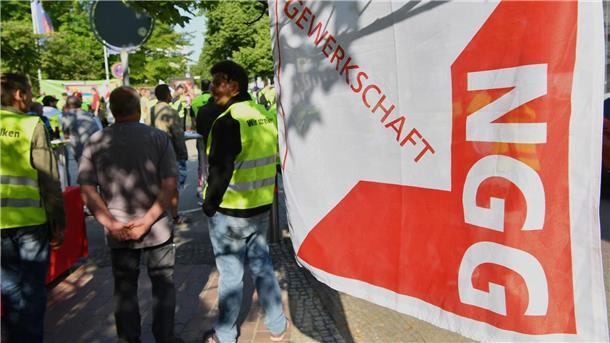 Die Gewerkschaft NGG strebt einen deutschlandweiten Tarifvertrag in der Süßwarenindustrie an.