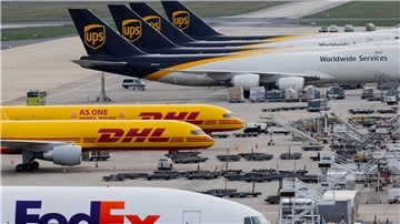 Die Gewerkschaft Verdi hat die zunächst auf Frankfurt und Hamburg beschränkten Warnstreiks der Luftsicherheitskräfte auf den Flughafen Köln/Bonn ausgedehnt.