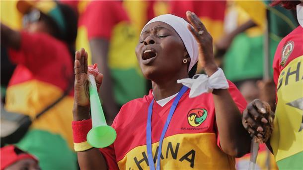 Nach der WM-Party ins Waisenhaus: Schäfer feiert mit Ghana Die ghanaischen Fans bejubelten den Sieg gegen die Komoren ausgelassen.