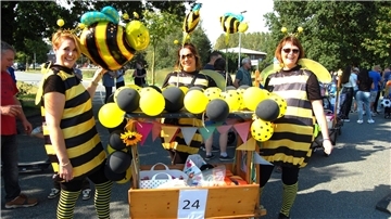 Die glücklichen Bienen „Happy Bees“ aus Bramstedt flogen beim Hagener Herbstmarktumzug auf den ersten Platz.