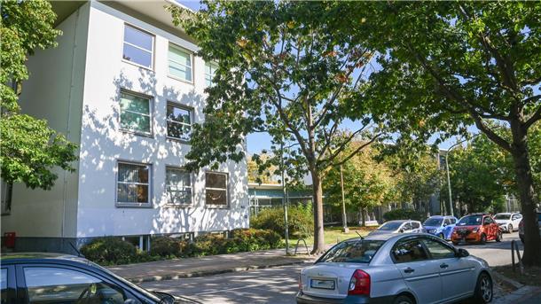 Die Goetheschule fügt sich zwischen Deichstraße und Geeste aufs Schönste in die Stadtlandschaft ein.