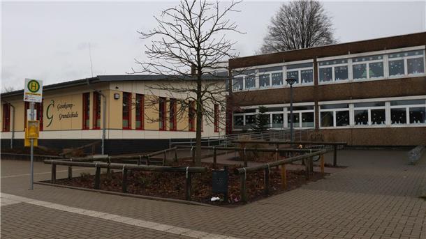 Die Gosekamp-Grundschule ist für eine Ganztagsbetreuung an fünf Tagen pro Woche ungeeignet. Ein Neubau soll her. Doch der dürfte nicht bis 2026 stehen.