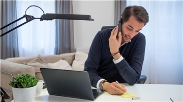 Die Grenzen zwischen Privat- und Berufsleben verschwimmen bei der Arbeit im Homeoffice schnell.