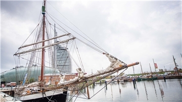 Die "Grönland" ist ein Schiff, das die Anfänge der Forschungsschifffahrt in die Arktis repräsentiert. Aktuell liegt es in einer Werft. 