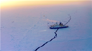 Die größte Arktis-Expedition aller Zeiten: Im September 2019 machte sich die „Polarstern“ auf den Weg und driftete eingefroren für ein Jahr durch die Eiswüste nahe des Nordpols.