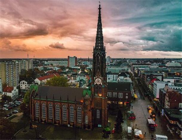 Die Große Kirche ist eines der höchsten Gebäude der Bremerhavener Innenstadt.