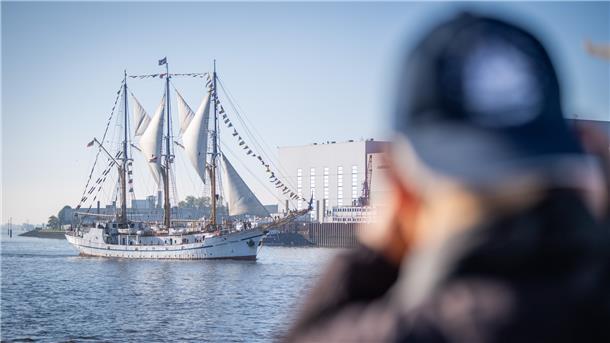 Die schönsten Bilder von der herrlichen Schiffs-Parade Die "Großherzogin Elisabeth" bei Vegesack.