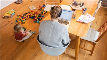 Die Grünen fordern das Recht auf Homeoffice. Um Famile und Beruf unter einen Hut zu bringen, sei das gerade für Frauen wichtig. (Archivbild)