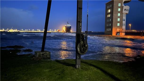 Die Grünfläche an der Alten Liebe wurde beim Hochwasser rund um die Weihnachtstage durch das Wasser überflutet und stark aufgeweicht.