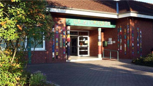 Das Foto zeigt die Grundschule Meckelsen. 