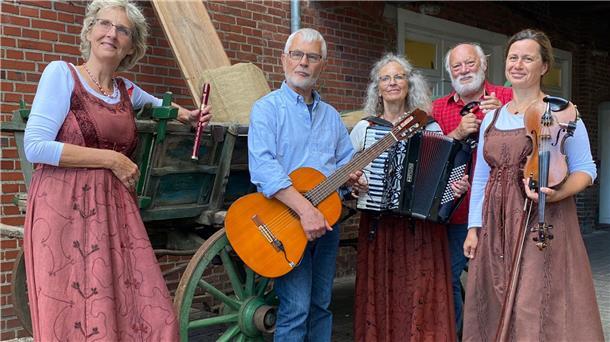 Die Gruppe Seewind spielt Folklore und singt in unterschiedlichen Sprachen.