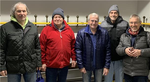 Die Hallenbosseln-Sparte hat einen neuen Leiter: Auf Werner Reichstein (Dritter von links) folgt Dietmar Stammelbach (rechts). Ebenfalls auf dem Foto (von links): Frank Fischer, Hartwig Westhoff und Rolf-Peter Völkel. Es fehlen: Ralph-Georg Rettberg und Falk Neugebauer.