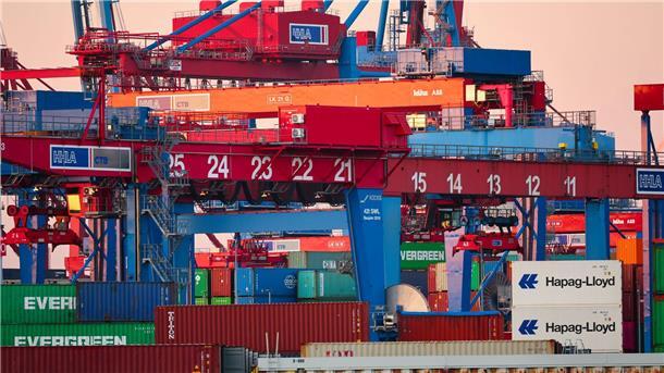 Die Hamburgische Bürgerschaft hat den umstrittenen Einstieg der Reederei MSC beim Hafenlogistiker HHLA endgültig abgesegnet.