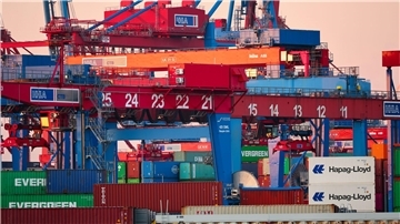 Die Hamburgische Bürgerschaft hat den umstrittenen Einstieg der Reederei MSC beim Hafenlogistiker HHLA endgültig abgesegnet.