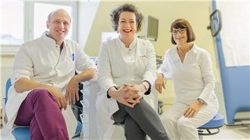 Die Hautärzte Dr. Volker Meyer (links) und Dr. Andrea Ansorge bekommen Verstärkung in ihrer Praxis von Dr. Sigrid Hackstein (Mitte).