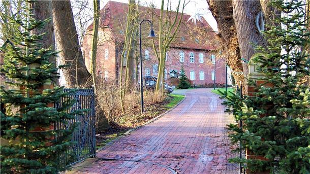 Auffahrt zur Burg zu Hagen