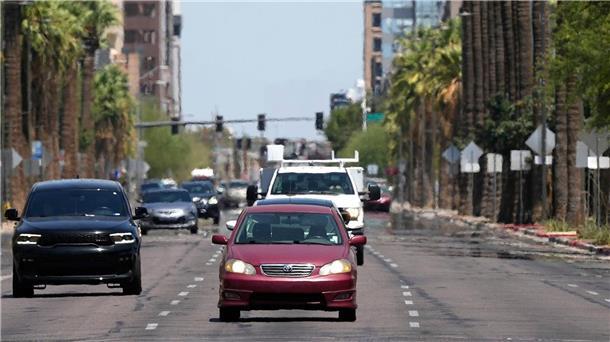 Phoenix bricht laut US-Wetterdienst mehrere Hitzerekorde Die Hitze flimmert in der Innenstadt von Phoenix. Die Metropole im US-Bundesstaat Arizone hat laut US-Wetterdienst gleich mehrere Hitzerekorde an einem Tag gebrochen.