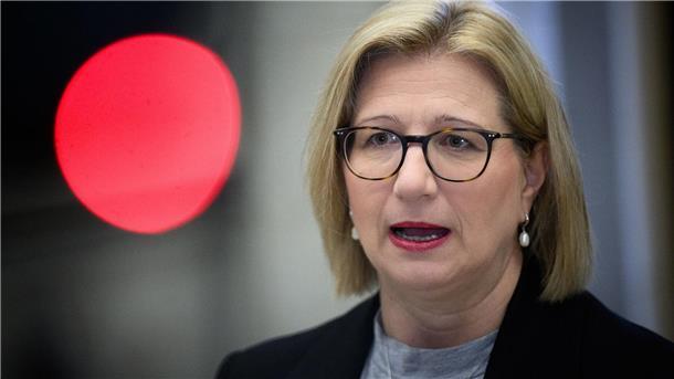 Hochwasser im Südwesten - Aufräumen und abwarten Die Hochwasserlage in Saarbrücken forderte ein Todesopfer - Ministerpräsidentin Anke Rehlinger reagierte bestürzt.