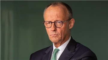 Kanzler Friedrich Merz.  Die Initiative „Mut zum Frieden“ demonstriert beim Besuch von Kanzler Merz in Bremerhaven gegen die militärische Nutzung der Häfen und fordert zivile Zukunftsinvestitionen.