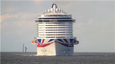 Die „Iona“ kurz vor Bremerhaven auf der Weser.