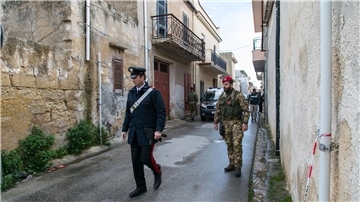 Die italienische Polizei und die Staatsanwaltschaft von Palermo haben weitere Verstecke des Cosa-Nostra-Kriminellen gefunden, in denen sich Wertgegenstände wie Schmuck und teure Klamotten befanden.