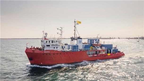 Italien setzt „Sea-Eye“-Schiff für zwei Monate fest Die italienischen Behörden haben entschieden, dass das Rettungsschiff „Sea-Eye 4“ die kommenden 60 Tage nicht mehr auslaufen darf.
