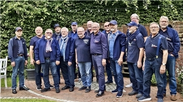 Eine Gruppe Männer 