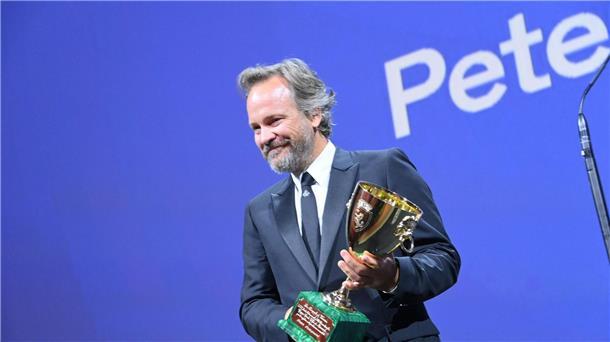 Die Jury zeichnete den US-Amerikaner Peter Sarsgaard in der Kategorie „Bester Schauspieler“ aus.