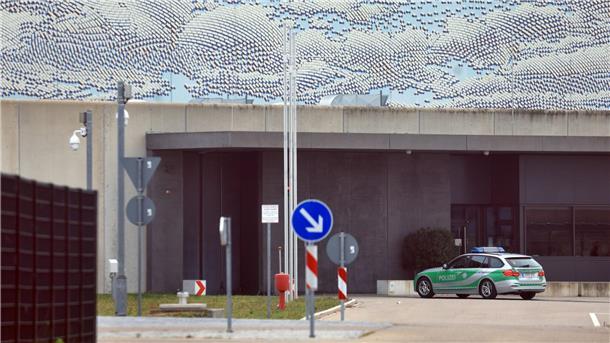 Die JVA Augsburg-Gablingen ist wegen Gewaltvorwürfen ins Visier der Justiz geraten.