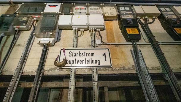 Warnschild: Starkstrom Hauptverteilung