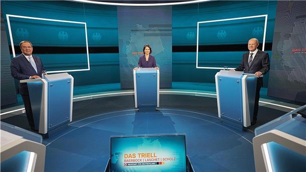 Die Kanzlerkandidaten Armin Laschet (l-r, CDU), Annalena Baerbock (Bündnis 90/Die Grünen) und Olaf Scholz (SPD) liefern sich ihren ersten Schlagabtausch im TV.