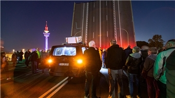 gesperrte Kennedy-Brücke