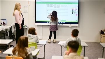 Die Kinder in dieser Grundschule haben Eltern bei der Bundeswehr.