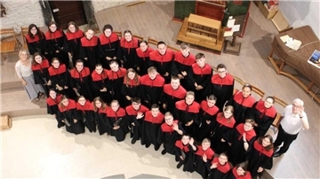  Die Kinder- und Jugendkantorei aus Frankfurt von oben fotografiert.  