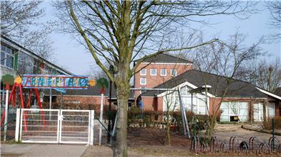 Die Kindertagesstätte Abenteuerland, in Spaden, ist rappelvoll, ebenso die Lüttje Friesen. Nach jahrelanger Suche wurde nun endlich ein Grundstück für einen Neubau gefunden.