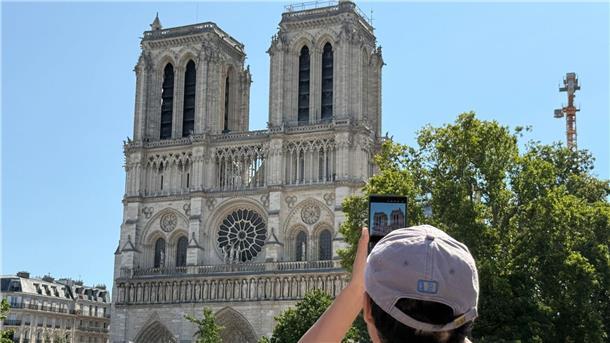 Die Kirche Notre-Dame steht in der französischen Hauptstadt Paris. 