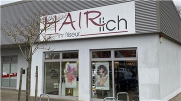 Die Kreativität von Friseuren macht auch beim Namen vieler Salons nicht Halt. Wir haben die besten Salon-Namen in der Region zwischen Wesermarsch und Elbe gesammelt. Hier "Hairlich" in Cuxhaven.