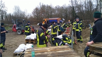 Die Kreisfeuerwehrbereitschaft beim Einsatz gegen die Wassermassen in Lilienthal Anfang des Jahres. 