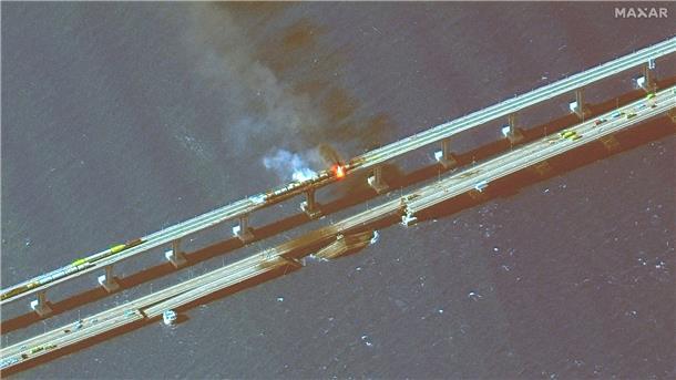Krieg gegen die Ukraine: So ist die Lage Die Krim-Brücke verbindet die Halbinsel mit Russland: Wer oder was steckt hinter der Explosion?