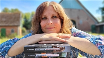 Krimiautorin Susanne Ziegert lebt auf einem Bauernhof in Cappel bei Cuxhaven. Die Inspiration für ihre mittlerweile sechs Bücher findet sie in der Region.