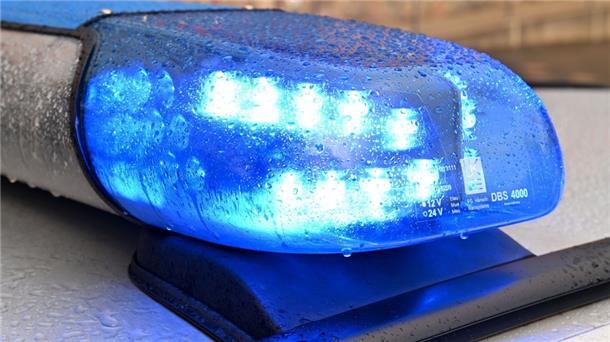 Unbekannte legen Feuer: Acht Autos brennen in Bremen Die Kripo ermittelt, nachdem in Bremen acht Autos in Flammen aufgegangen sind.