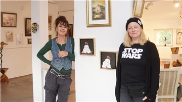 Die Künstlerinnen Tina Abich (links) und Elli Brockmann freuen sich auf die „Herbstausstellung 24“ in der Malstedter Mühle. Die Ausstellung läuft vom 20. Oktober bis zum 17. November und ist immer sonntags von 11 bis 17 Uhr geöffnet.