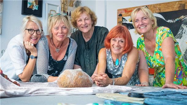 Geballte Frauenpower: Diese Künstlerinnen mischen die regionale Szene auf Die Künstlerinnen (von links) Bärbel Ricklefs-Bahr, Susanne Godt, Annemarie Arndt, Carla Mantel und Ulrike Schiffer haben sich zu einer Ateliergemeinschaft zusammengeschlossen.